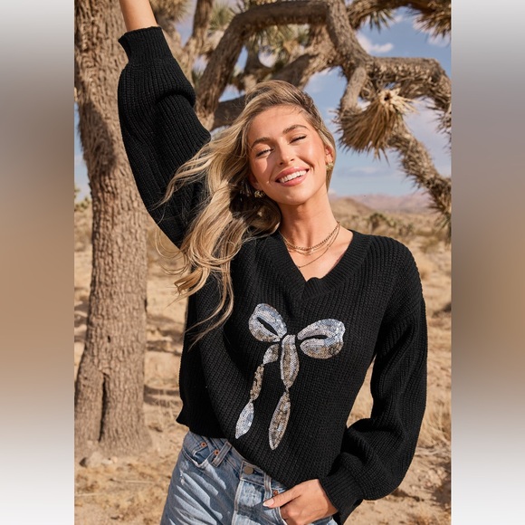 Women's Holiday Black Top with Silver Stunning sequence Bow - Size XL NWT - Picture 2 of 16